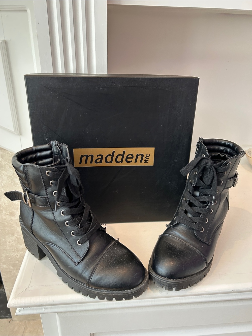Madden nyc Women's Black Lace-Up Side Zipper Combat Boots Size 8